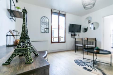 TV and multimedia, Living room, Dining area