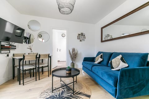 TV and multimedia, Living room, Dining area