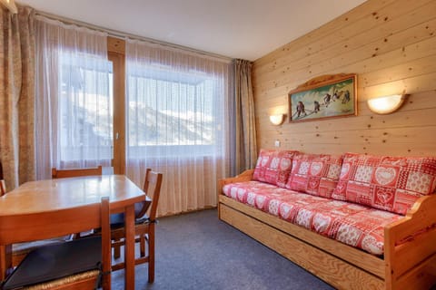 Bed, Bedroom, kitchen