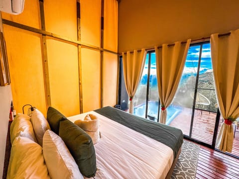 Bed, Natural landscape, Photo of the whole room, Bedroom