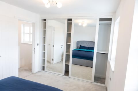 Bed, Bedroom, wardrobe