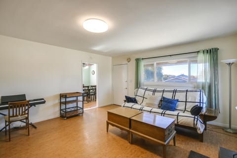 Lakewood Home about 5 Mi to Knotts Berry Farm! House in Hawaiian Gardens