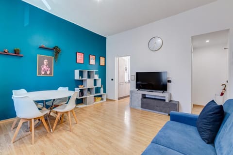 TV and multimedia, Living room, Seating area, Dining area, Evening entertainment