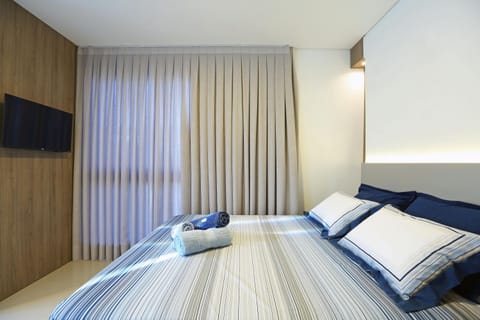Bed, TV and multimedia, Photo of the whole room, Bedroom, towels, air conditioner
