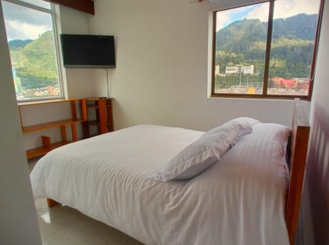Photo of the whole room, Decorative detail, Mountain view