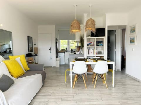 Appartement lumineux avec terrasse, 500m de la plage, Bormes-les-Mimosas - FR-1-251-576 Apartment in Le Lavandou