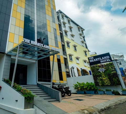 Property building, Day, Garden, Street view