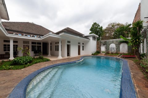 Property building, Swimming pool