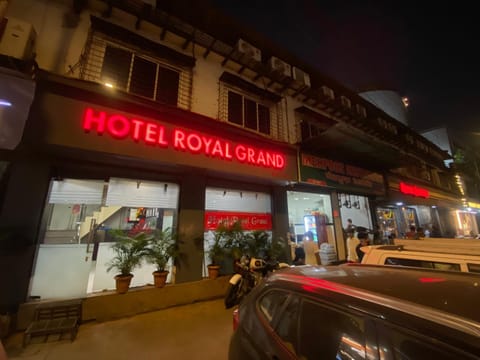 Property building, Facade/entrance, Night, City view, Street view, Location, Parking