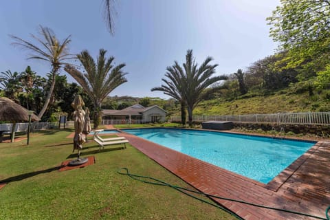 Spring, Day, Natural landscape, Garden, Garden view, Pool view, Swimming pool, Swimming pool, sunbed