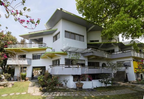 Property building, Day, Garden, View (from property/room), Balcony/Terrace, Garden view