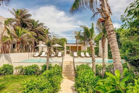 Garden, Garden view, Pool view, Swimming pool, sunbed