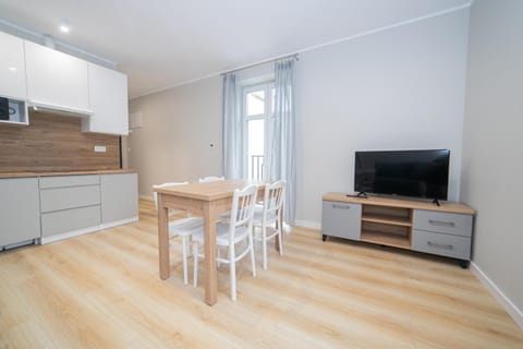 Kitchen or kitchenette, Dining area, minibar