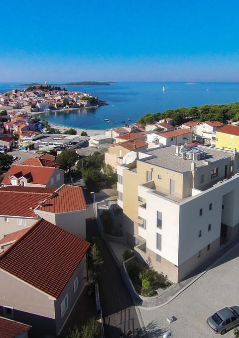 Property building, Day, Neighbourhood, Natural landscape, City view, Street view, Location, Parking