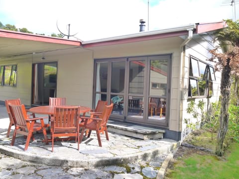Property building, Balcony/Terrace, Seating area