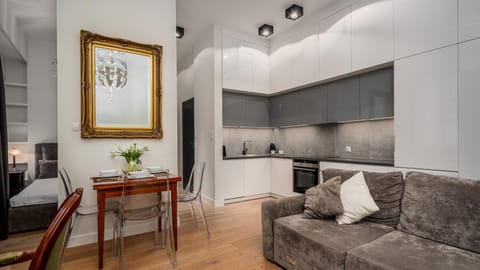 Kitchen or kitchenette, Seating area, Dining area
