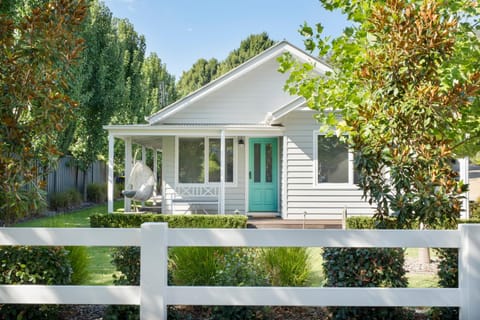 Property building, Day, Garden, Garden view