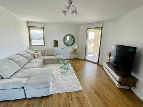 Communal lounge/ TV room, TV and multimedia, Living room, Seating area