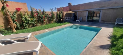 Garden, Garden view, Pool view, Swimming pool, sunbed