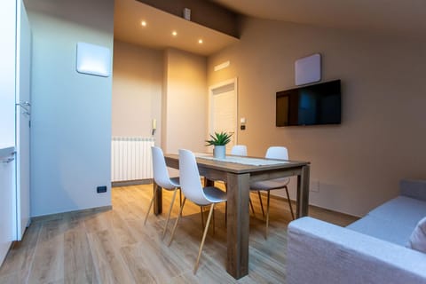 TV and multimedia, Kitchen or kitchenette, Seating area, Dining area