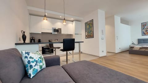 Bed, Kitchen or kitchenette, Living room, Photo of the whole room, Seating area, Dining area, Bedroom, pet friendly, stove