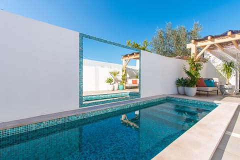 Pool view, Swimming pool, sunbed