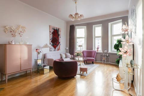 Lovely Vintage Suite, autohalli Apartment in Helsinki