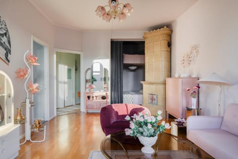 Lovely Vintage Suite, autohalli Apartment in Helsinki