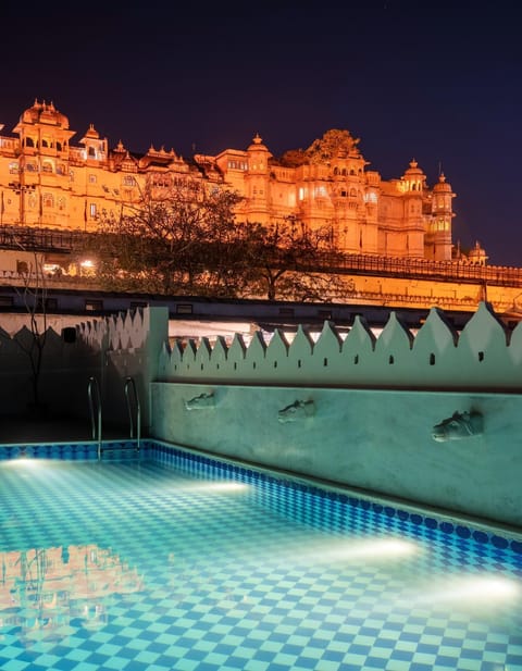 Swimming pool