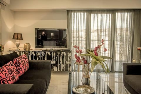 Eva's Luxurious Penthouse #Mitropoleos6 Apartment in Thessaloniki
