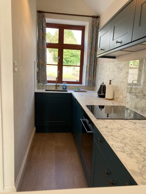 Peaceful Open-Plan Cottage With A View House in Wellington