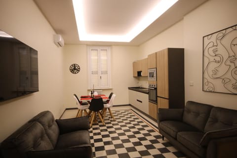 TV and multimedia, Kitchen or kitchenette, Living room, Seating area, Dining area, minibar, pet friendly, stove