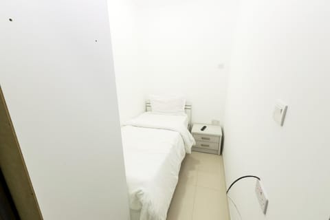 Charming Small Rooms for Girls in Dubai Marina Bed and Breakfast in Dubai