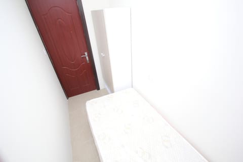 Charming Small Rooms for Girls in Dubai Marina Bed and Breakfast in Dubai