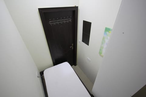 Charming Small Rooms for Girls in Dubai Marina Bed and Breakfast in Dubai