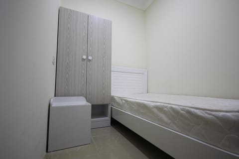 Charming Small Rooms for Girls in Dubai Marina Bed and Breakfast in Dubai