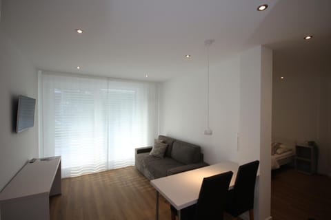 TV and multimedia, Living room, Seating area, Evening entertainment