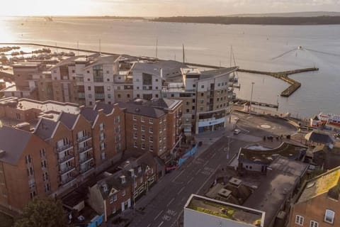 Property building, Bird's eye view, Street view, Location