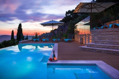 Balcony/Terrace, Balcony/Terrace, Seating area, Sea view, Swimming pool, Swimming pool