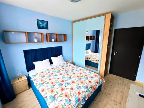 Bed, Photo of the whole room, Bedroom, wardrobe