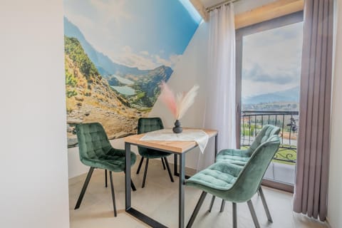 Kitchen or kitchenette, Seating area, Dining area, Mountain view
