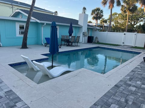 Pool view, Swimming pool, sunbed