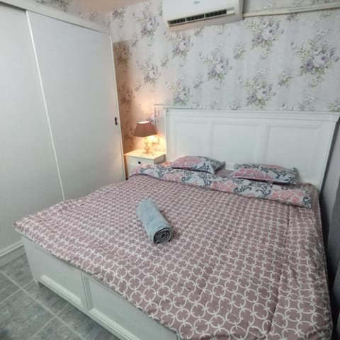 Bed, Photo of the whole room, Bedroom, towels, wardrobe