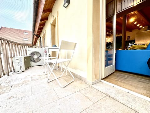 Day, Balcony/Terrace, Seating area