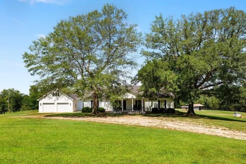 Three Silos Farm -Chatt Hills (NEW & Pet Friendly) House in Georgia