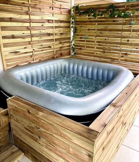 Hot Tub, Hot Tub
