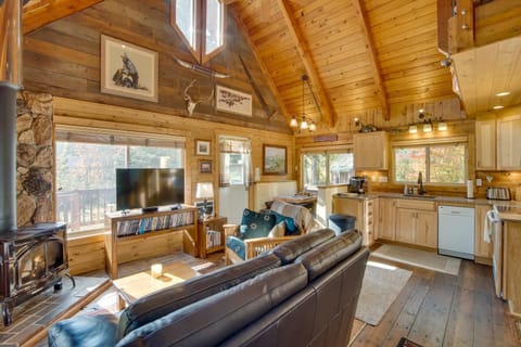 Cozy Easton Cabin on the Yakima River! Cabin in Roslyn