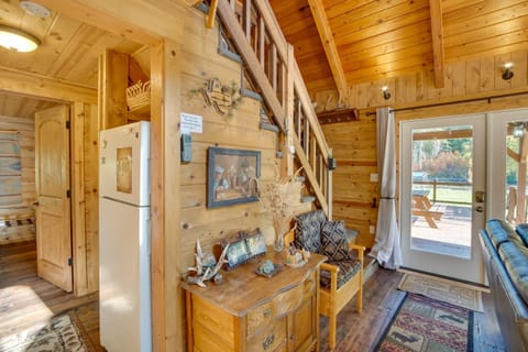 Cozy Easton Cabin on the Yakima River! Cabin in Roslyn