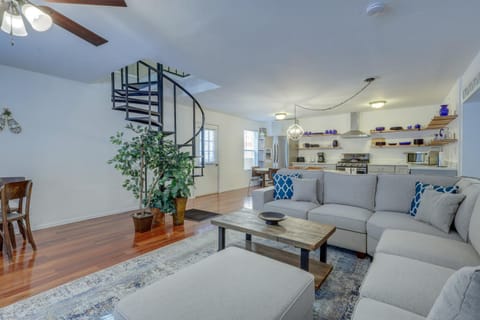 Mountainside Bliss Red River Getaway with Fireplace House in Red River