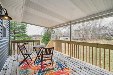 Vine Grove Home with Deck, 4 Mi to Saunders Springs! House in Indiana